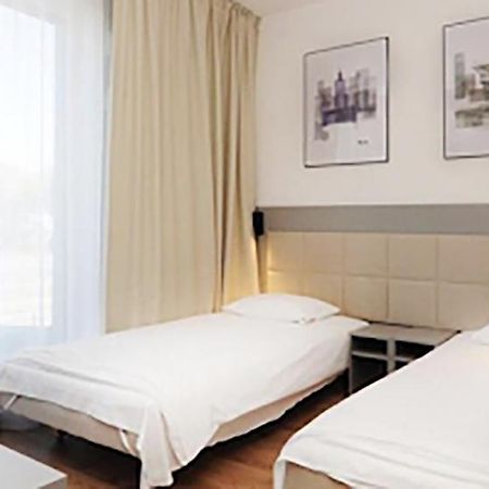 وارسو 404 Rooms Wolska Apartament المظهر الخارجي الصورة
