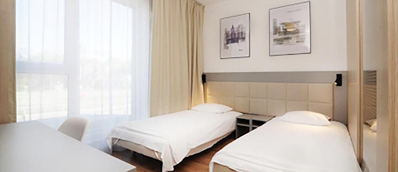 وارسو 404 Rooms Wolska Apartament المظهر الخارجي الصورة